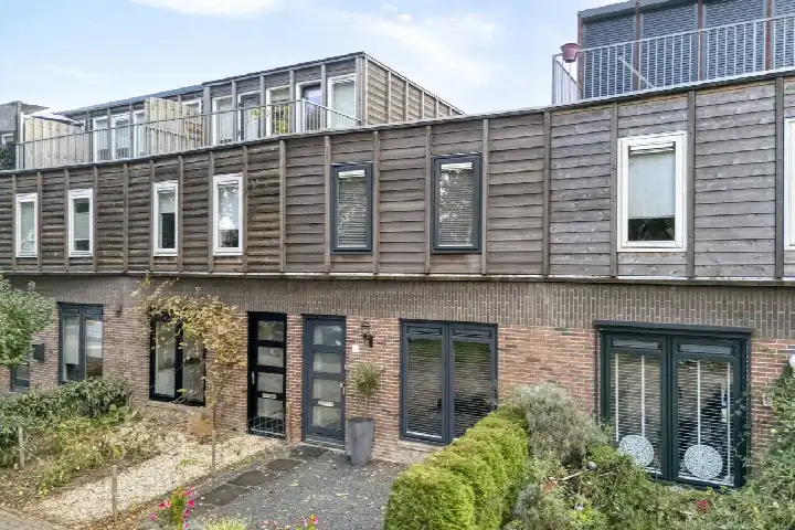 Terraced house for sale: Van der Graaffmarke 19, Oldenelerbroek Zwolle