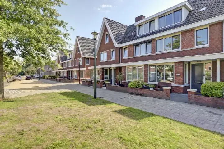 Terraced house for sale: Van der Lijnstraat 23, Bergerhof en Blaeustraatkwartier Alkmaar