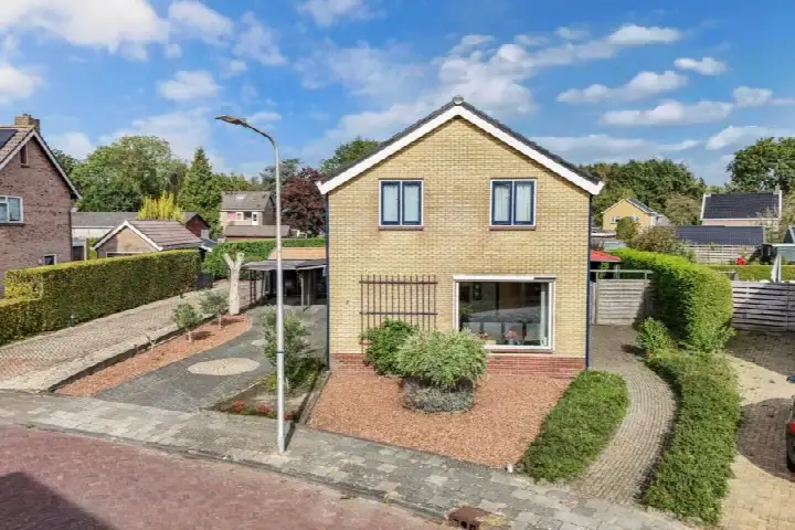 Vrijstaande woning te koop: Van der Veldestrjitte 6, Tijnje-Kom Tijnje