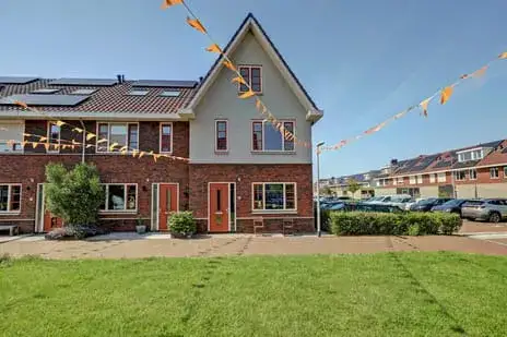 Corner house for sale: Van der Waalsstraat 30, Rijnsoever-Noord Katwijk (Zh)