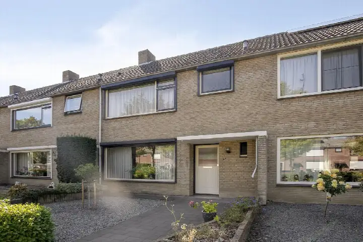 Tussenwoning te koop: van der Waalsstraat 48, Serlippenspolder Terneuzen
