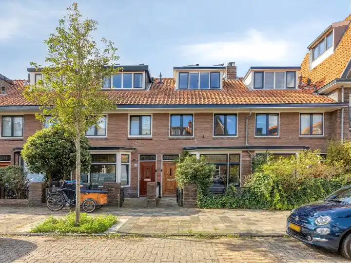 Terraced house for sale: Van Der Waalsstraat 9, Professorenwijk-West Leiden