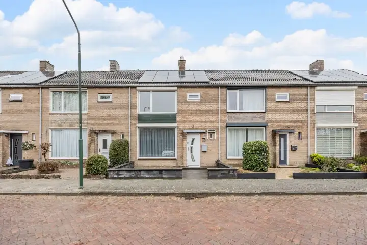 Tussenwoning te koop: van Duivenvoordelaan 33, Geertruidenberg-West Geertruidenberg