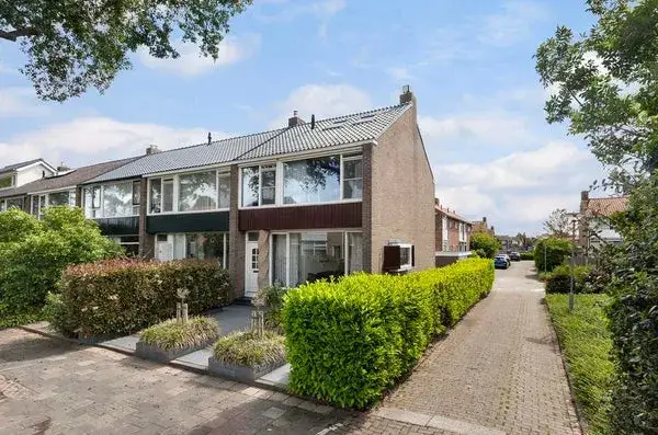 Corner house for sale: Van Eedenstraat 17, Dubbeldam-Noord Dordrecht