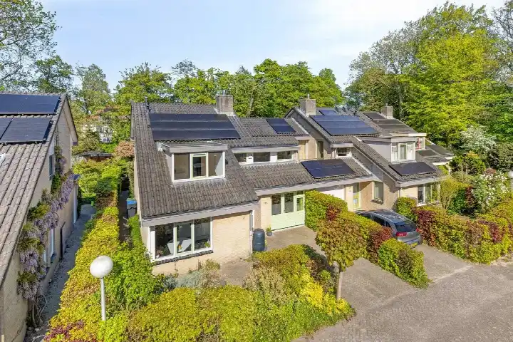 Semi-detached for sale: Van Eijsingapark 5, Vogelwijk Leiden