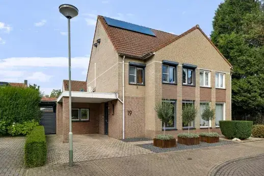 Twee-onder-één-kap te koop: Van Frezinstraat 19, De Risselt Horst