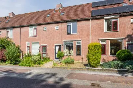 Tussenwoning te koop: Van Goghlaan 52, Strijland-oost Nijkerk