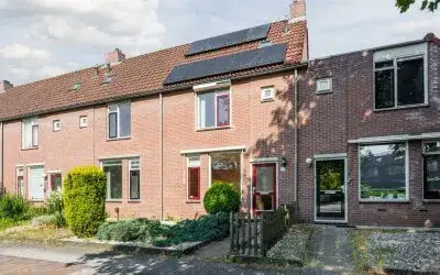 Tussenwoning te koop: Van Goghlaan 54, Strijland-oost Nijkerk