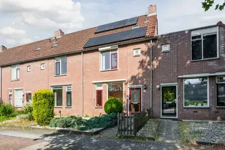 Tussenwoning te koop: Van Goghlaan 54, Strijland-oost Nijkerk