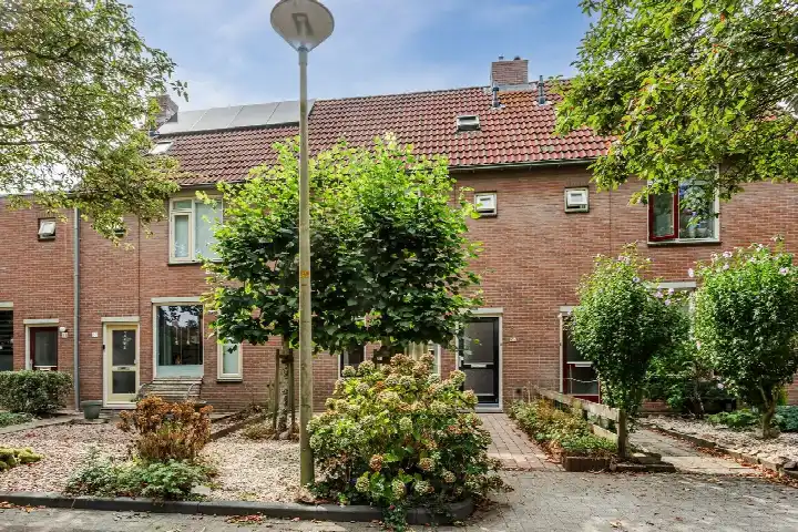 Tussenwoning te koop: Van Goghlaan 62, Strijland-oost Nijkerk