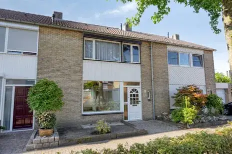 Tussenwoning te koop: van Goghstraat 12, Molenveld Horst