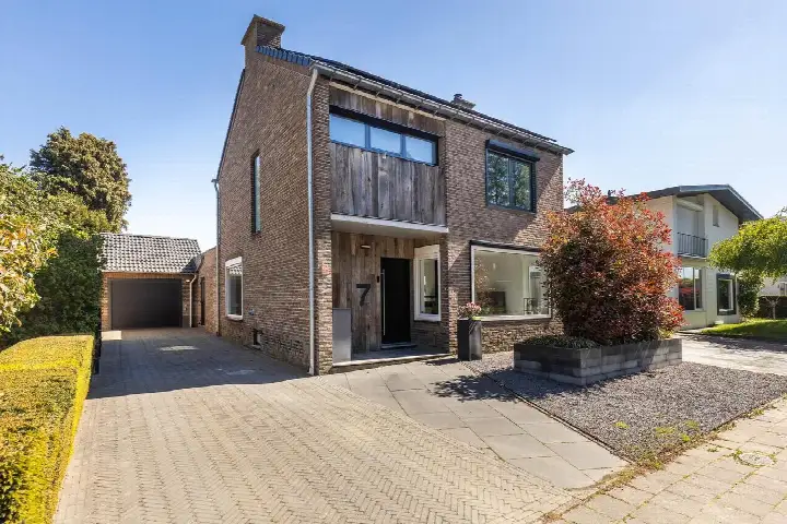 Vrijstaande woning te koop: Van Goghstraat 7, Kluis Geleen