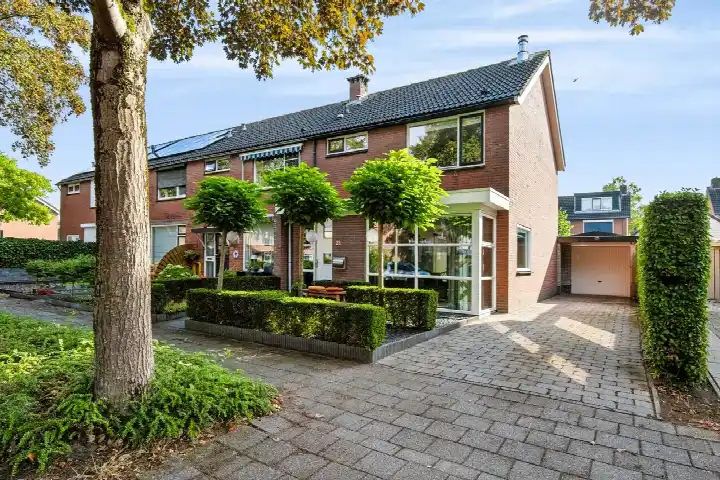 Hoekwoning te koop: Van Hallstraat 28, Nunspeet-Oost Nunspeet
