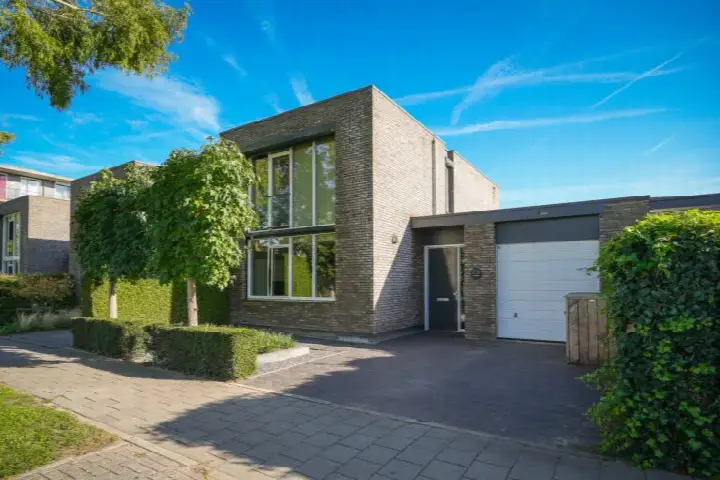 Corner house for sale: van Heemstraweg-west 17D, Verspreide huizen Hoeven Zaltbommel