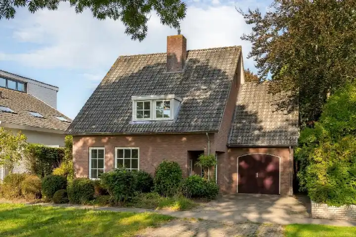 Detached house for sale: van Heijnsbergenstraat 3, Stiphout-Dorp Helmond