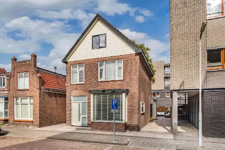 Vrijstaande woning te koop: Van Helomalaan 2, Wolvega-Stationsbuurt Wolvega