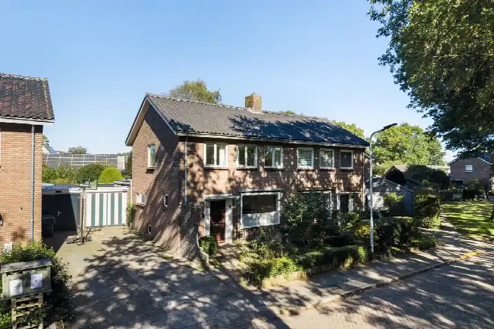 Tussenwoning te koop: Van Helsdingenstraat 5, Hurdegaryp Hurdegaryp