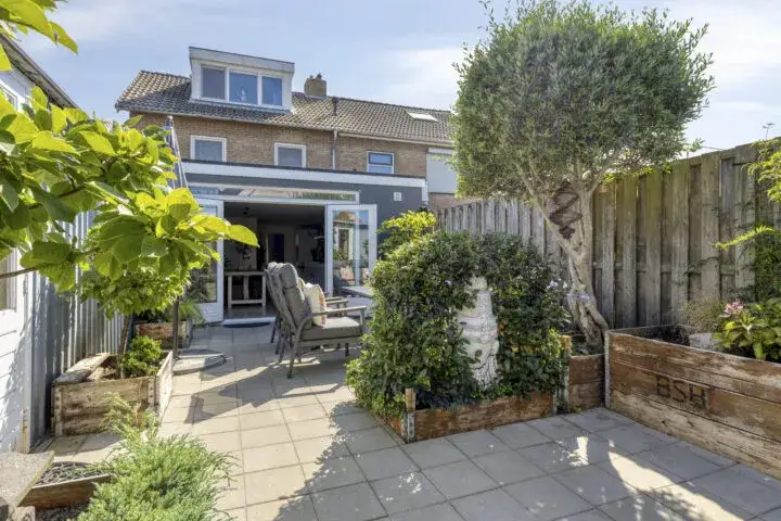 Semi-detached for sale: van Hertsbekestraat 10, Bruinisse Bruinisse