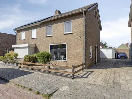 Twee-onder-één-kap te koop: van Hertsbekestraat 10, Bruinisse Bruinisse