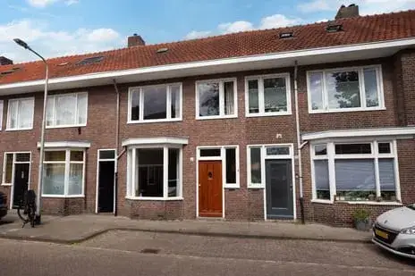 Tussenwoning te koop: Van Heutszstraat 54, Armhoef Noord-West Tilburg