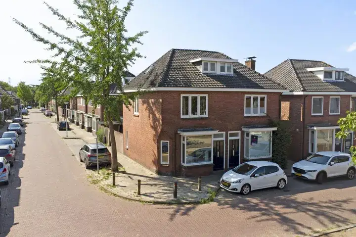Twee-onder-één-kap te koop: Van Heutzplein 14, Hogeland-Zuid Enschede