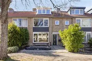 Tussenwoning te koop: Van Heuven Goedhartlaan 620, Vredeveldbuurt Amstelveen