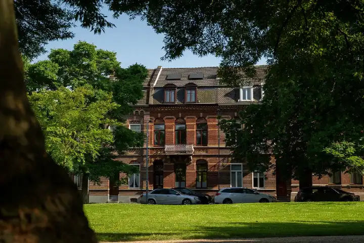 Terraced house for sale: Van Heylerhofflaan 2, Jekerkwartier Maastricht