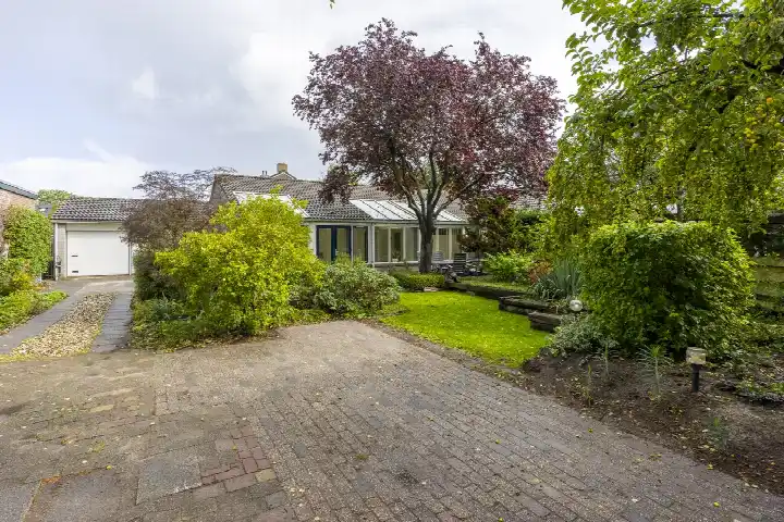 Twee-onder-één-kap te koop: Van Hogendorpstraat 15, Staatsliedenbuurt Maarssen