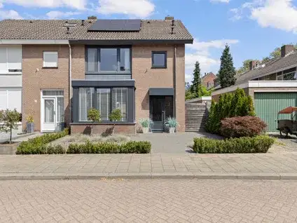 Twee-onder-één-kap te koop: Van Hushovenstraat 3, Hogekamp Venlo