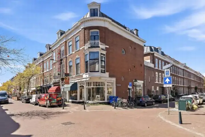 Apartment for sale: Van Kinsbergenstraat 122D, Zeeheldenkwartier 'S-Gravenhage