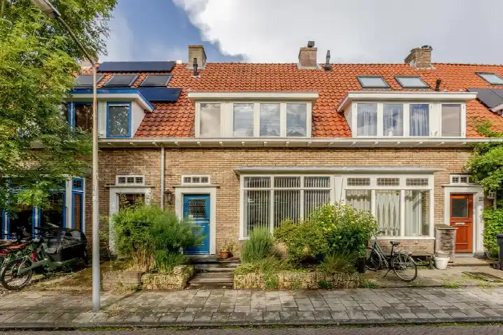 Tussenwoning te koop: Van Kinsbergenstraat 31, Zeeheldenbuurt Haarlem