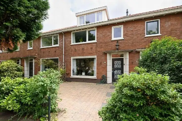 Tussenwoning te huur: Van Kretschmar van Veenlaan 47, Noord Hilversum