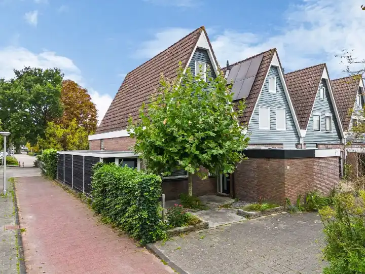 Hoekwoning te koop: van Leeuwenhoekstraat 15, Kudelstaart Kudelstaart