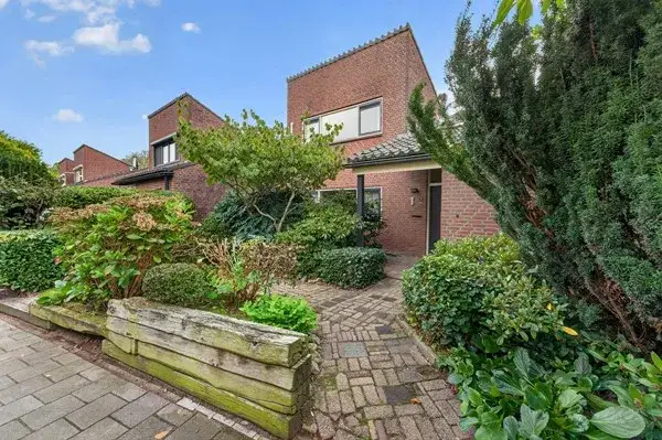Corner house for sale: Van Lenneppad 7, Schrijversbuurt Alblasserdam
