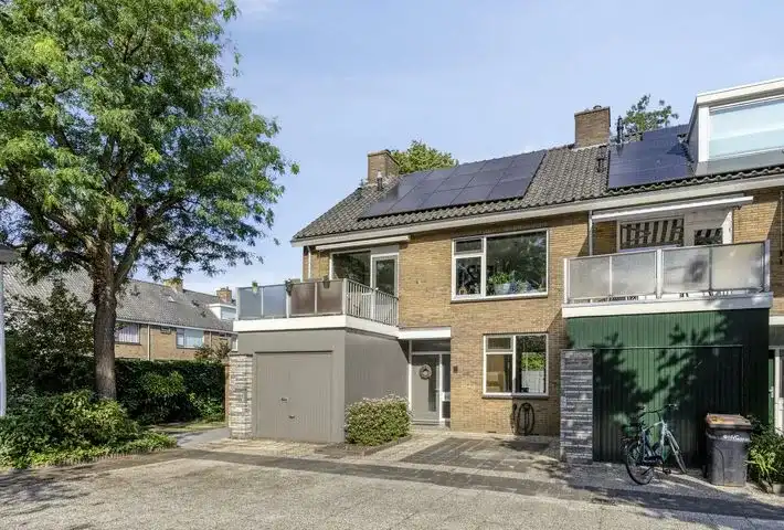 Corner house for sale: Van Lennepstraat 25, Schrijversbuurt Alblasserdam