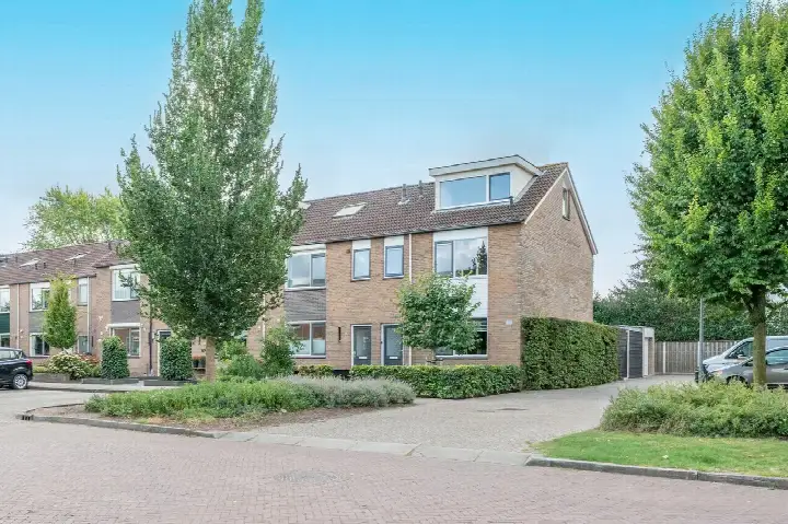 Corner house for sale: van Lennepstraat 40, Putten-Zuid-Oost Putten