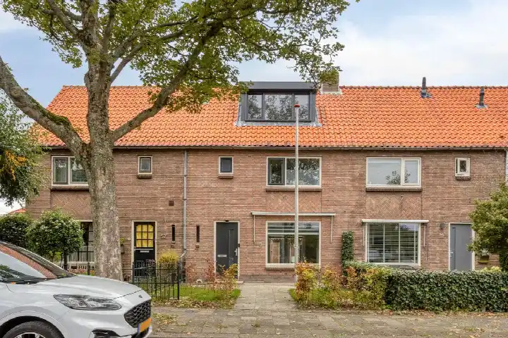 Tussenwoning te koop: Van Lennepstraat 59, Van Boetzelaerstraat Alphen Aan Den Rijn