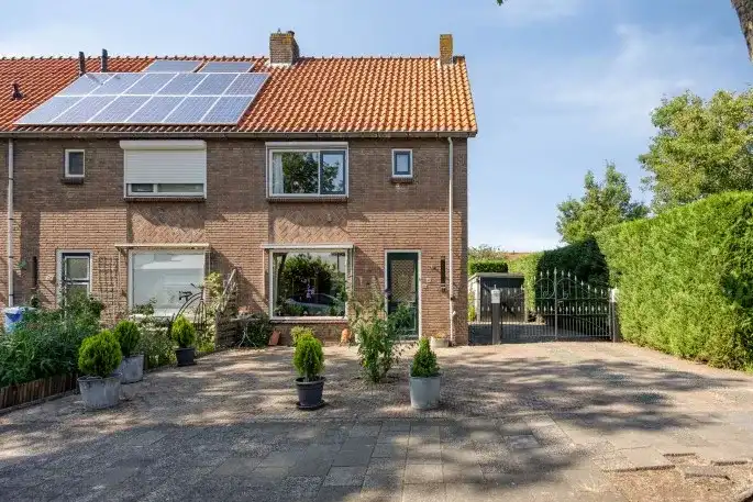 Hoekwoning te koop: Van Lennepstraat 69, Van Boetzelaerstraat Alphen Aan Den Rijn