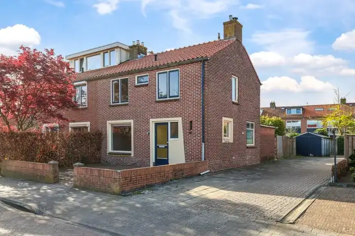 Hoekwoning te koop: van Limburg Stirumlaan 78, Schöneveld - noord Doetinchem