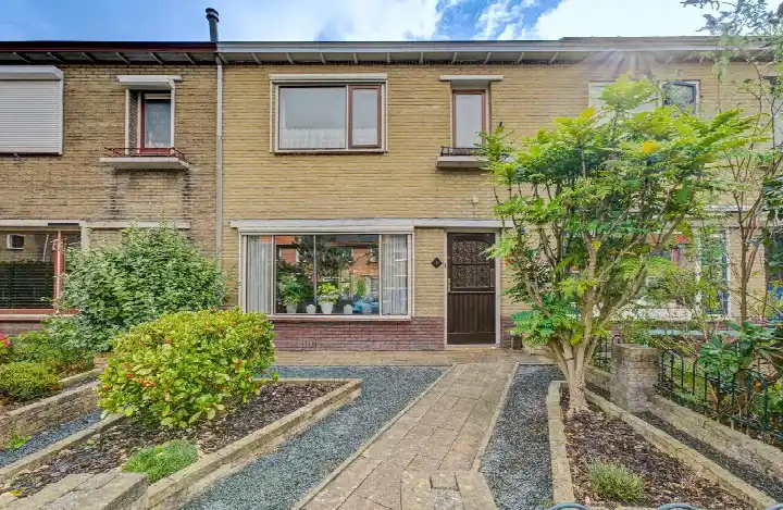 Tussenwoning te koop: Van Limburg Stirumstraat 5, Staatsliedenkwartier Hilversum