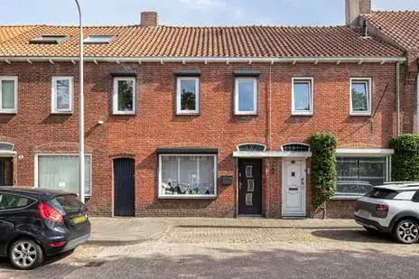 Tussenwoning te koop: Van Linschotenstraat 10, Zeeheldenbuurt Tilburg