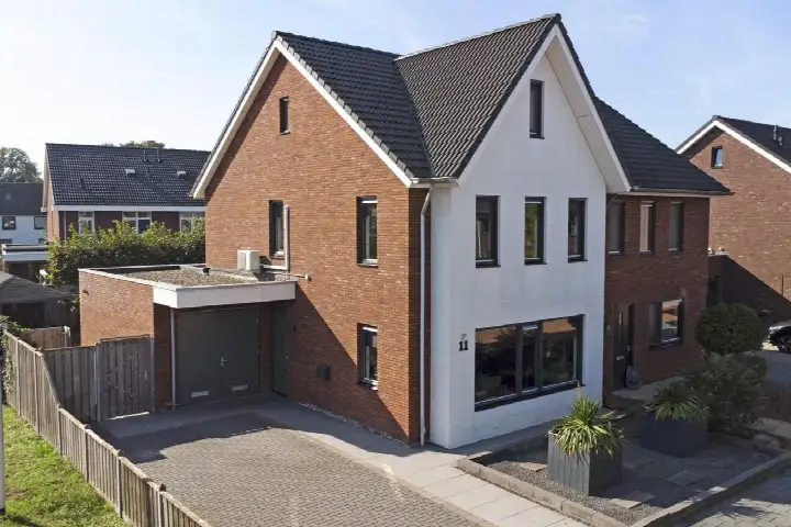Semi-detached for sale: Van Lunterenstraat 11, Nijrees Almelo