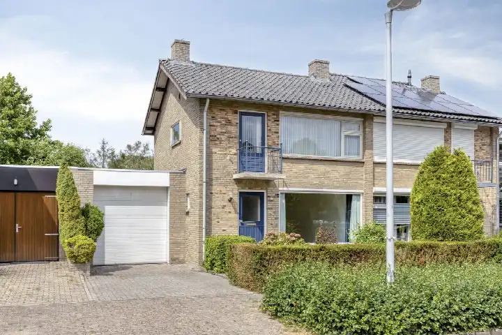 Tussenwoning te koop: Van Maerlantstraat 4, Nuenen-Noord Nuenen
