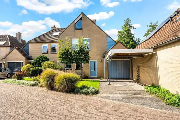 Corner house for sale: Van Middachtenmarke 9, Oldenelerlanden-Oost Zwolle
