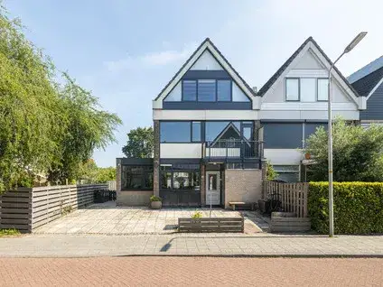 Corner house for sale: van Naeldwijcklaan 71, Oranjebuurt Berkel En Rodenrijs