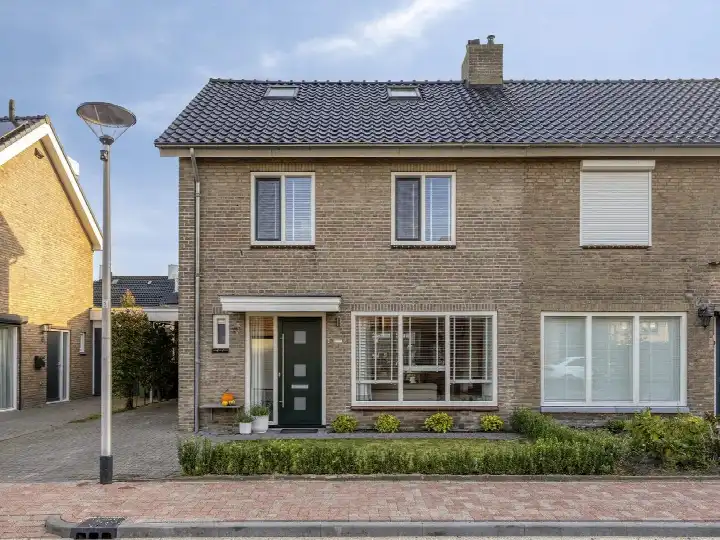 Semi-detached for sale: van Oorschotstraat 4, Stiphout-Dorp Helmond
