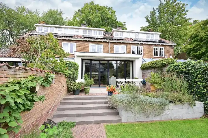 Tussenwoning te koop: van Ostadelaan 34, Rembrandtpark Naarden