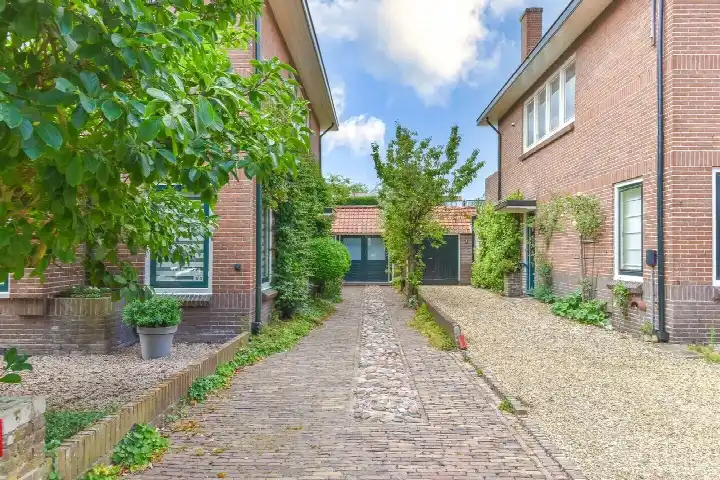 Twee-onder-één-kap te koop: Van Ostadelaan 38, Schilderskwartier Hilversum