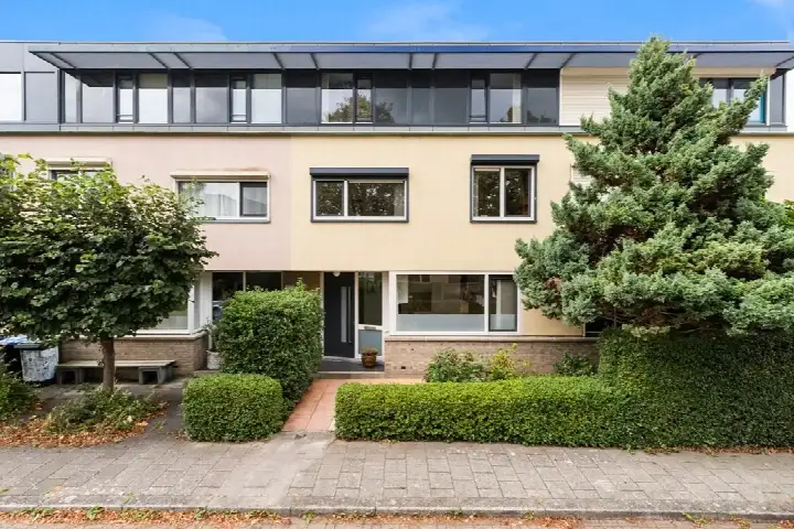Tussenwoning te koop: Van Ravesteyn-erf 329, Van Ravesteijn-erf en omgeving Dordrecht