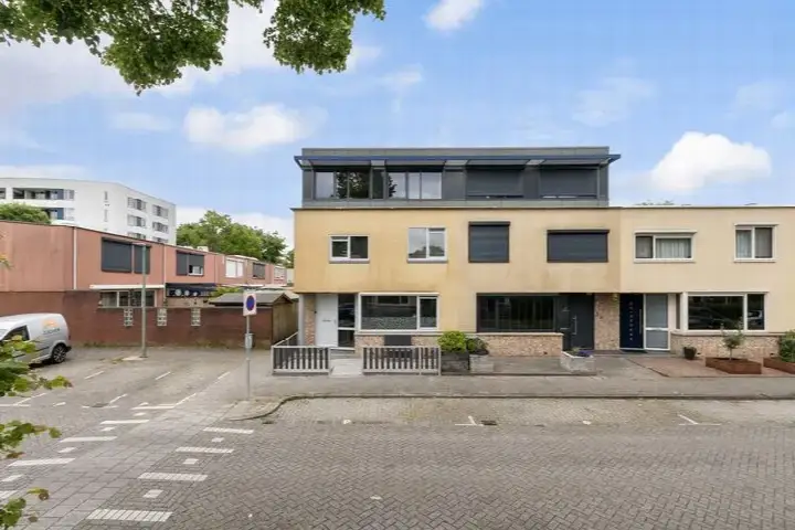 Hoekwoning te koop: Van Ravesteyn-erf 359, Van Ravesteijn-erf en omgeving Dordrecht